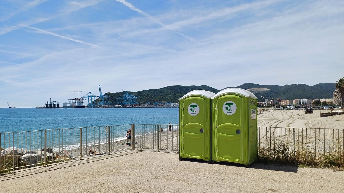 Spiagge libere Savona attrezzate con bagni chimici dal 1 giugno
